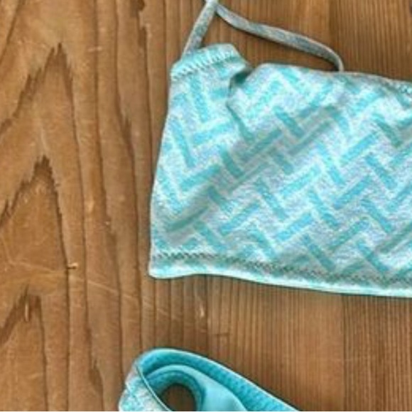 Triangl light blue mica top chevron sparkle size Small - Picture 5 of 5